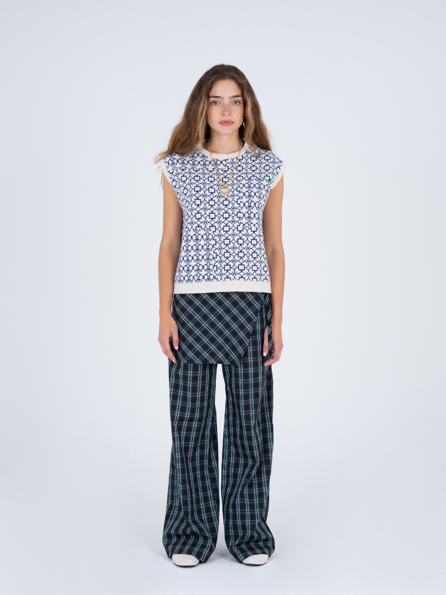 Whisper Blue and White Jacquard Vest camisas y camisetas