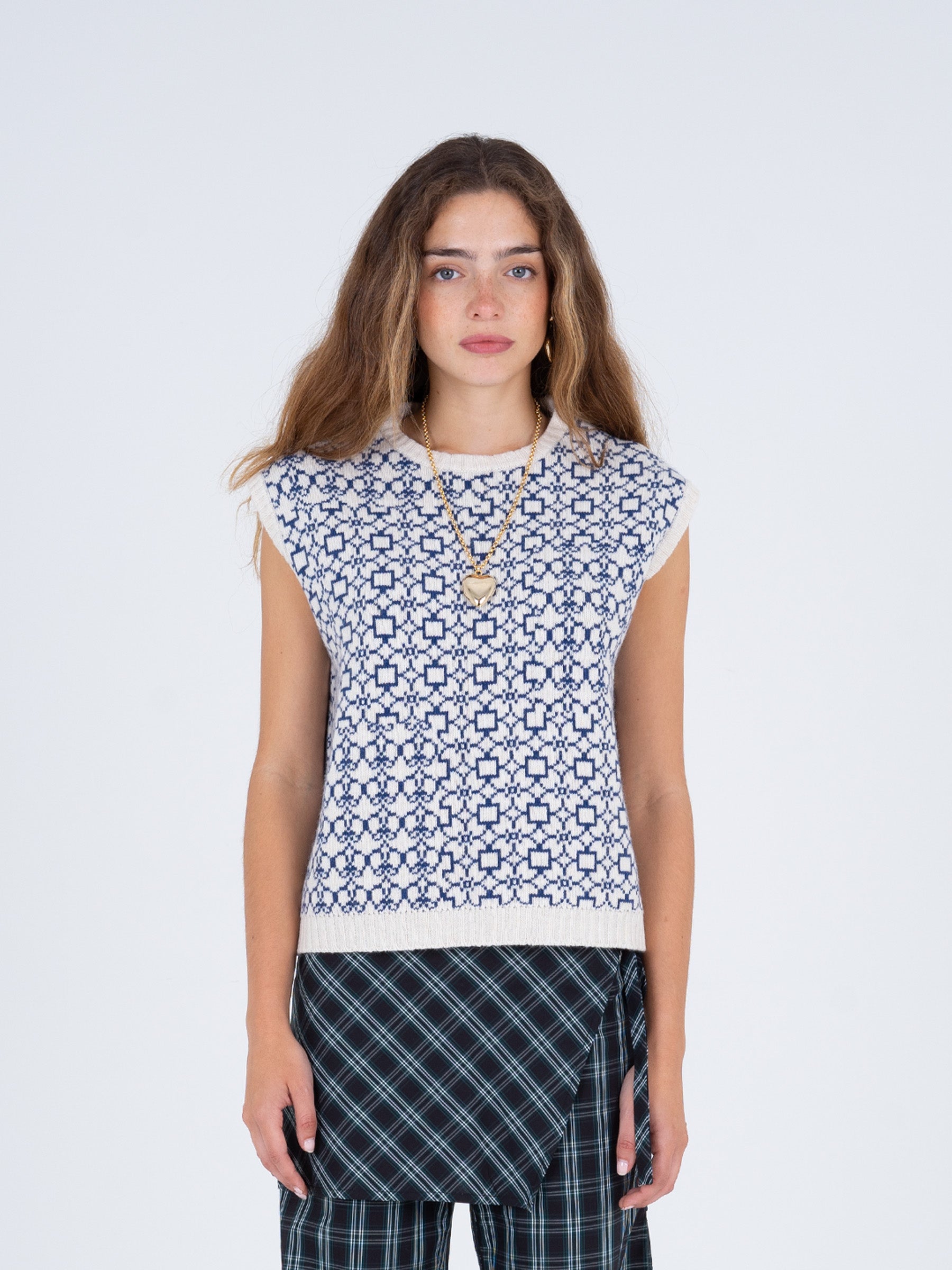 Whisper Blue and White Jacquard Vest camisas y camisetas