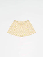 Completa tu look con Yellow Striped Spirit Shorts
